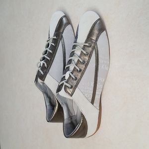 NEW Women's Calvin Klein Reese Logo Sneakers Size 9